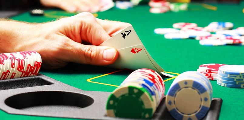 Poker trò chơi nổi bật được tổ chức trên nền tảng trực tuyến